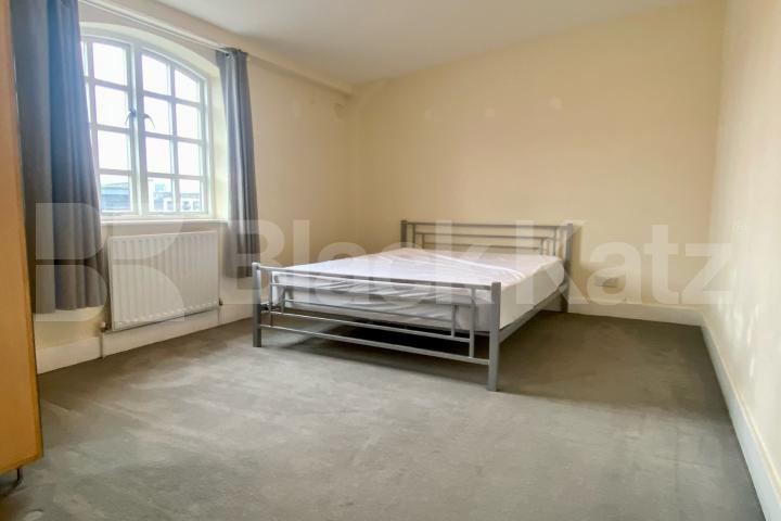 Bright and airy penthouse apartment near London Bridge Station Lion Court, Shand Street, London Bridge